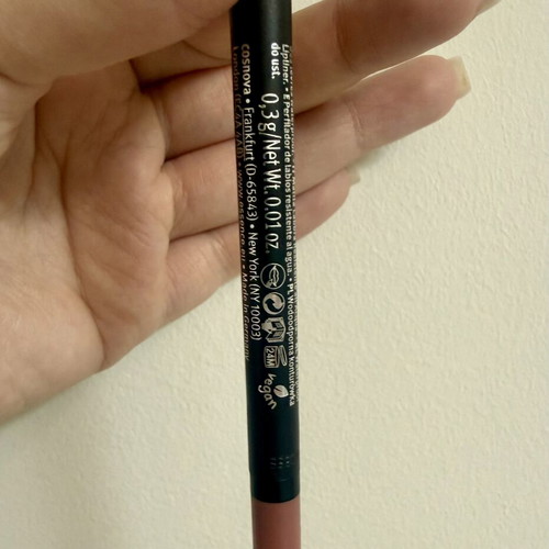 Essence 8H Matte Comfort Lipliner no.12 Cushion Talk with sharpener