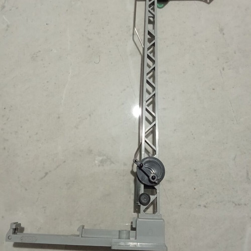 LGB 50300 G Scale Railway Signals, 3 pieces (1 functional + 2 for parts)