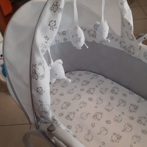 Kikkaboo baby bassinet with vibration, music and lights