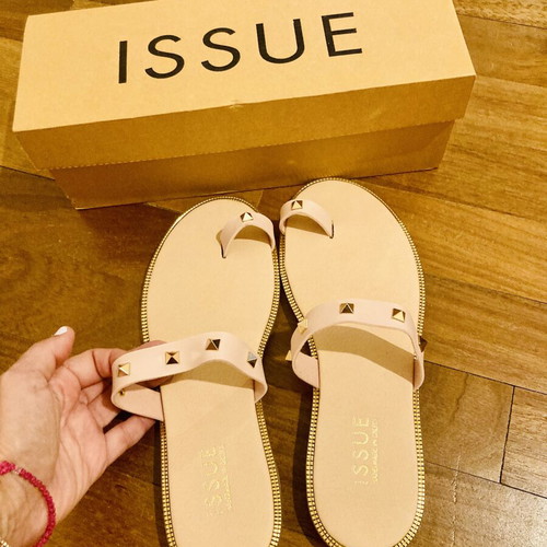 Issue Fashion pink pastel sandals new with gold studs