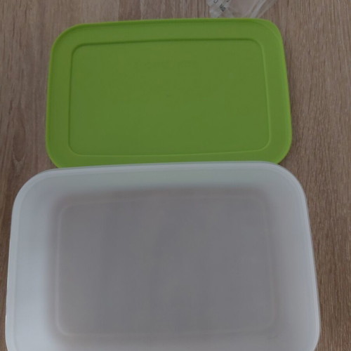Tupperware container 1L new, food safe plastic
