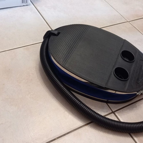 Foot pump like new with multiple valve sizes and instructions