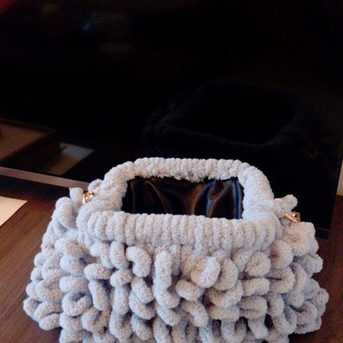 Puffy gray handbag new with chain
