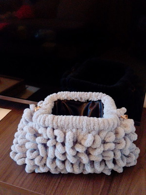 Puffy gray handbag new with chain