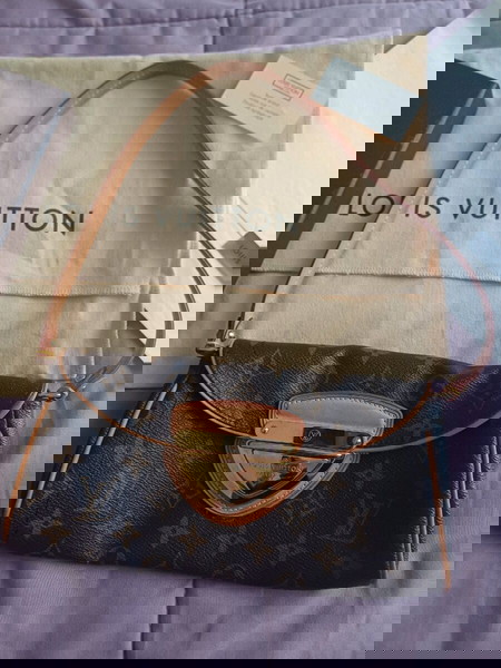 LOUIS VUITTON