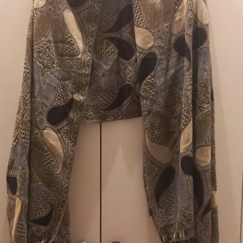 Large luxury winter scarf like new, 30% silk, 70% wool