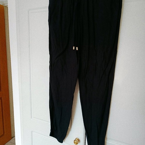 Black pants H&M like new with elastic waist and ankle