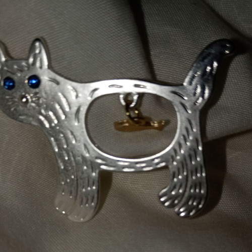 Cat Brooch new with fish charm, silver and gold, blue crystals