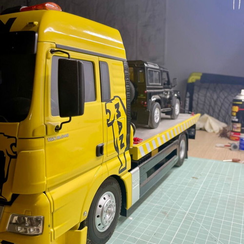 Tamiya MAN TGX Remote Control Truck with Moving Platform like new