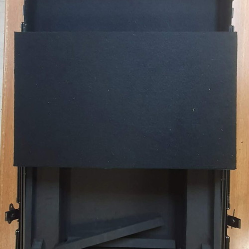 Reloop BEATMIX 2 case used with removable lid and laptop tray
