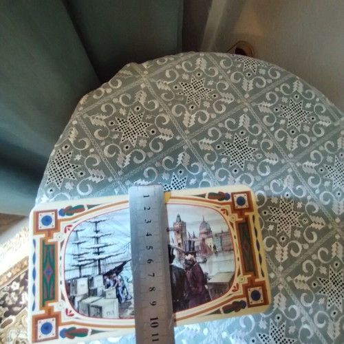 Vintage metal tea tin Royal Victorian Blend Tea, like new