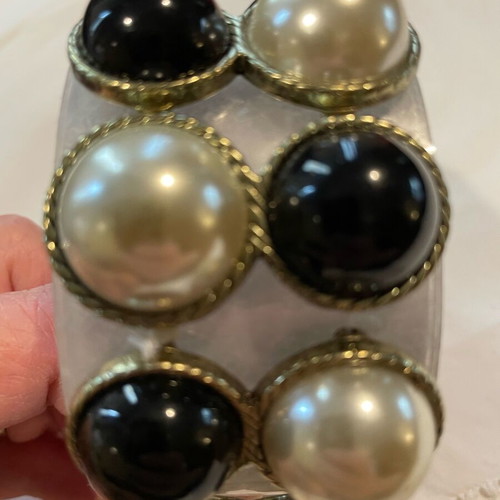 Faux pearl and black cabochon bracelet like new