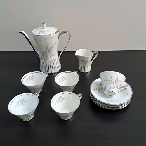 Bavaria Germany Tea Set like new with jug, creamer and 5 cups