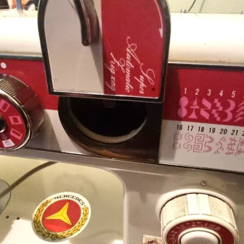 Mercedes sewing machine like new with table base