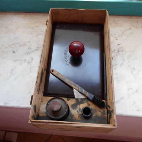 Box with tools for lithographic reproduction used, Columbus