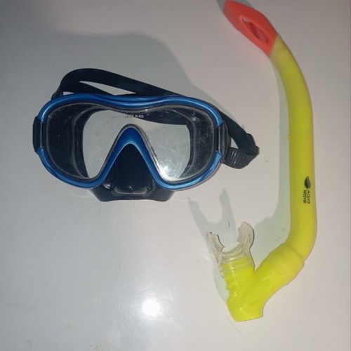 Mask and snorkel like new