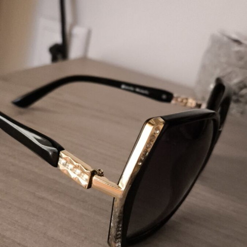 Blanche Michelle sunglasses like new, black