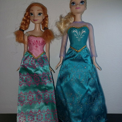 Disney Frozen dolls used, Elsa and Anna set