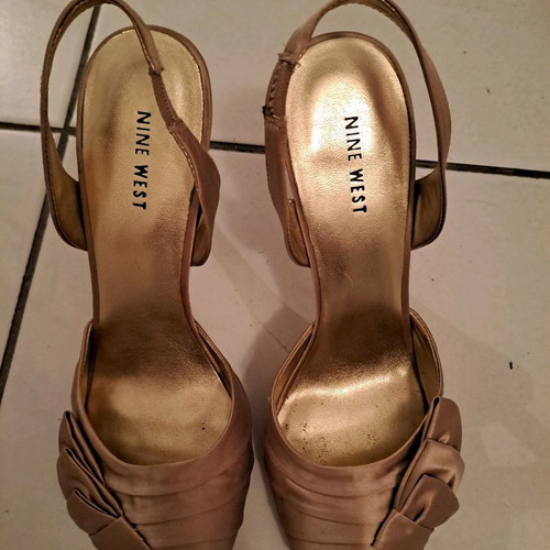 Nine West high heel sandal used, size 40, satin champagne color