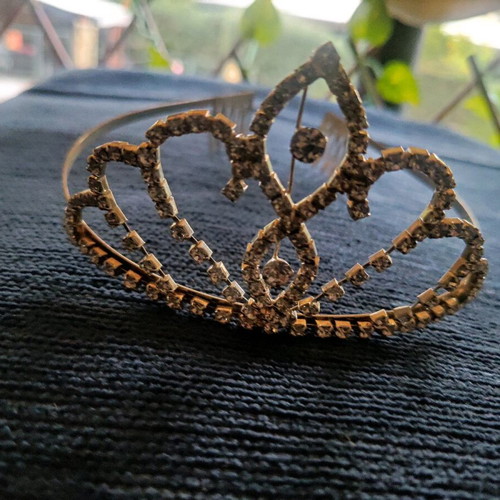 Silver tiara like new