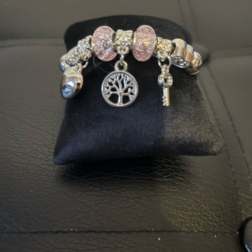 Adjustable bracelet new with various silver designs