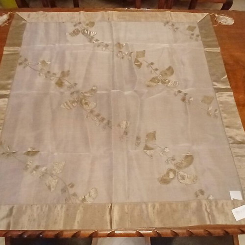 Decorative embossed tablecloth with tassels like new 0.90x0.90