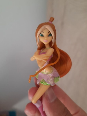 Flora Believix mini figure, Winx Club collectible