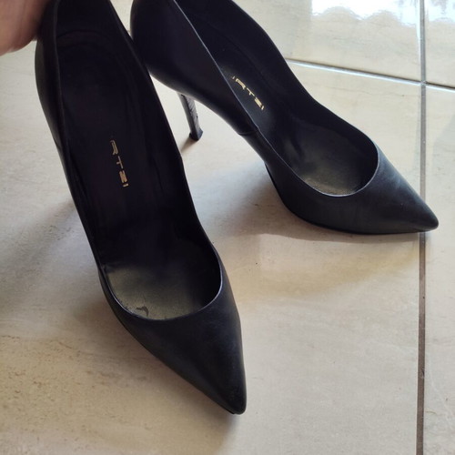 Mourtzi black pumps size 39 like new