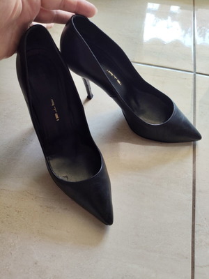 Mourtzi black pumps size 39 like new