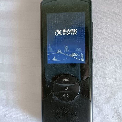 iFLYTEK EasyTrans 800 smart voice translator