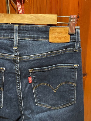 Levi’s jeans στενή εφαρμογή, ελαφρώς φορεμένα, χωρίς φθορές, μέγεθος S