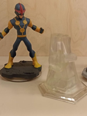Φιγούρες Disney Infinity Marvel Nova και Black Widow με Crystal σαν καινούργιο