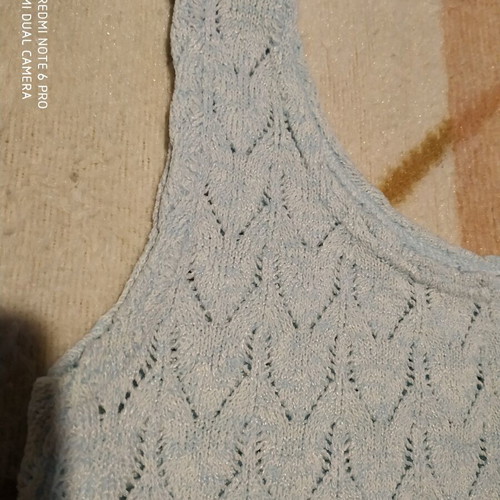 Knitted sleeveless top size M turquoise like new