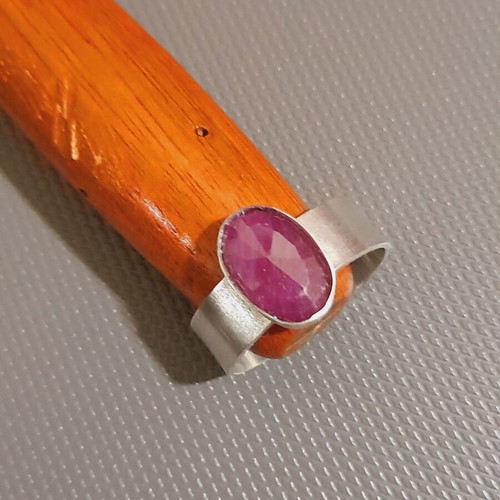 Handmade 925 silver ring with semi-precious stone and opening shank new