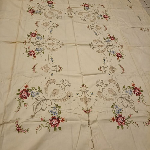 Hand-embroidered work by a Asia Minor grandmother like new with 8 doilies
