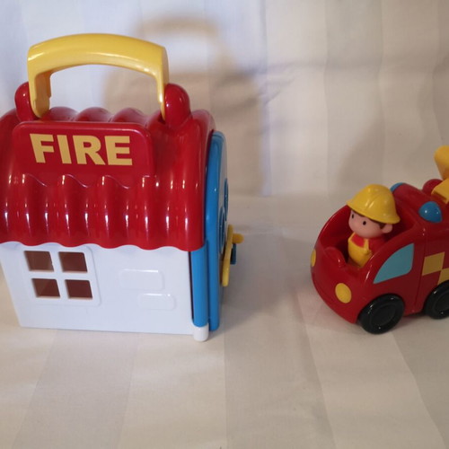 ELC Firefighter with vehicle, station and cat like new