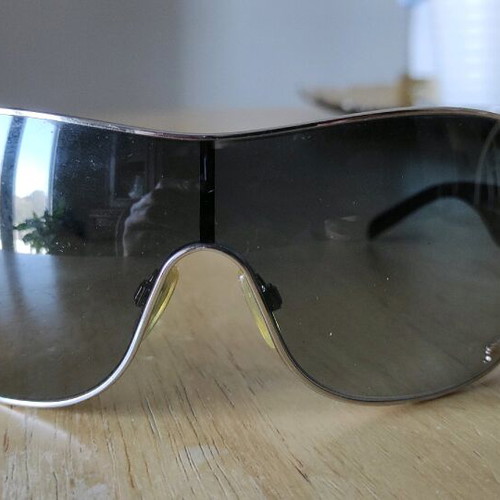 Burberry authentic sunglasses B3024 1005/8G 125 3N like new, black