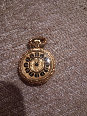 Double-sided pendant watch with Mona Lisa design