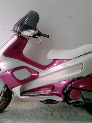 Gilera 80cc μεταχειρισμένο σκούτερ ροζ-άσπρο για ανταλλακτικά