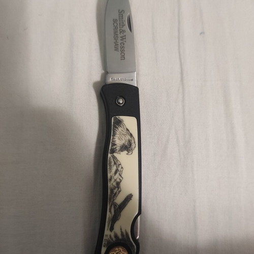 Smith & Wesson SW300N Eagle Scrimshaw knife like new, stainless steel blade