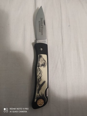 Smith & Wesson SW300N Eagle Scrimshaw knife like new, stainless steel blade