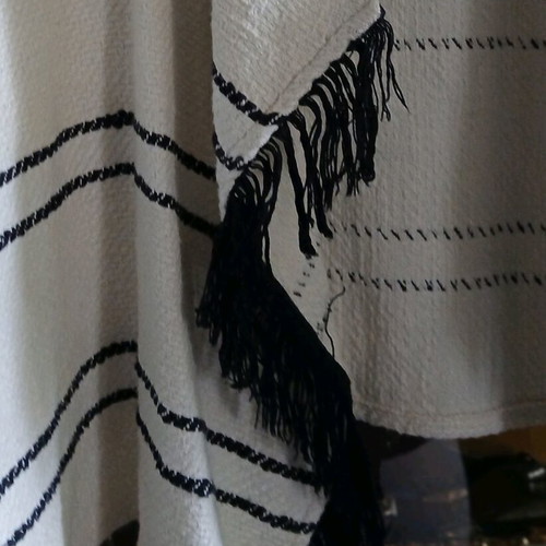 Bershka poncho like new, size M, white and blue