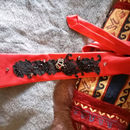 Red tie like new with beautiful design for children's formal wear