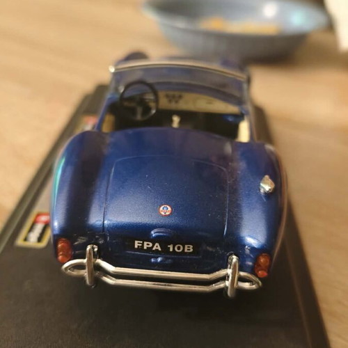 Bburago Ford AC Cobra 427 (1965) model car