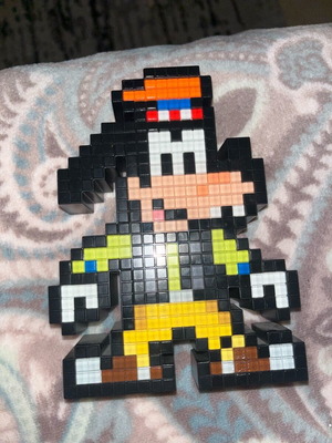 Pixel Pals Goofy lamp used