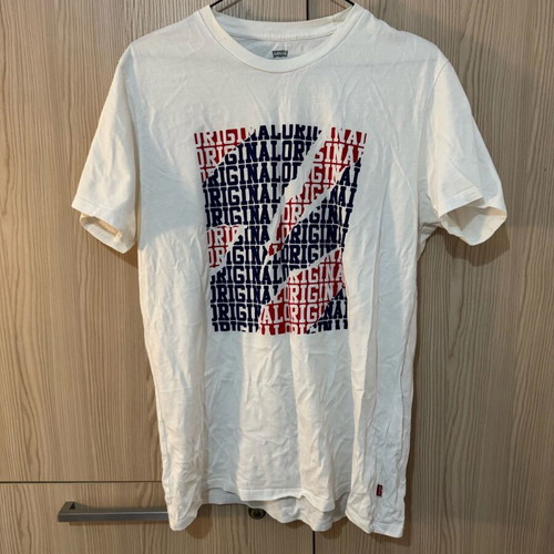 Levi's T-shirt large, like new, white