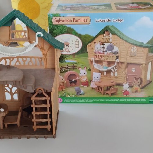 Sylvanian Families Lakeside Lodge dollhouse