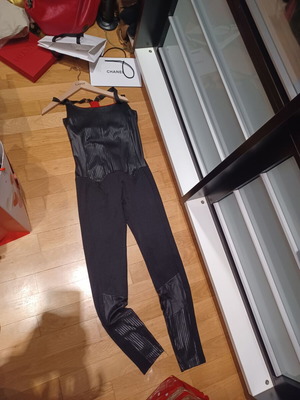 One-piece garment worn once