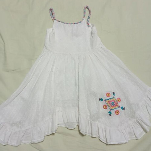 Girls' dresses pack of 4 like new, size 3-4 years, colorful