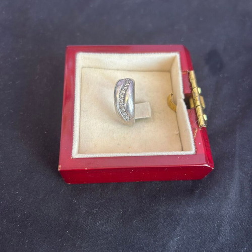 Silver 925 ring used with white stones